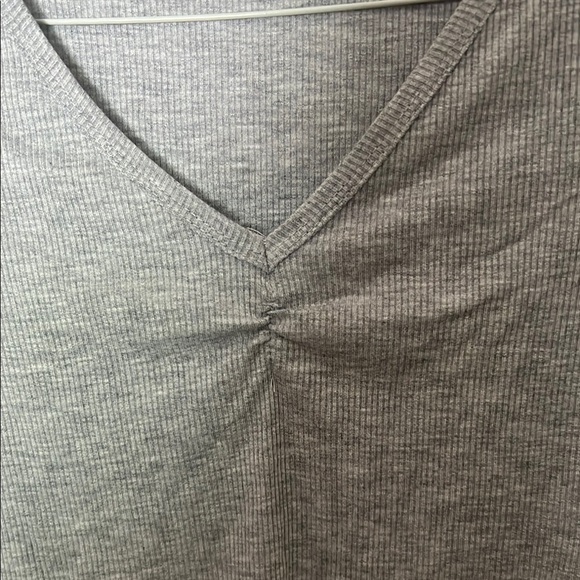 Bozzolo Gray Cap Sleeve Ruched Crop T-Shirt - Picture 3 of 3